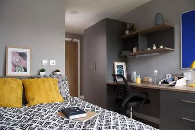 5 Bed Standard Ensuite 26/27 Luneside Main Photo