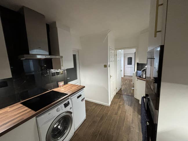Rooms avaiable in house very closed to University Main Photo