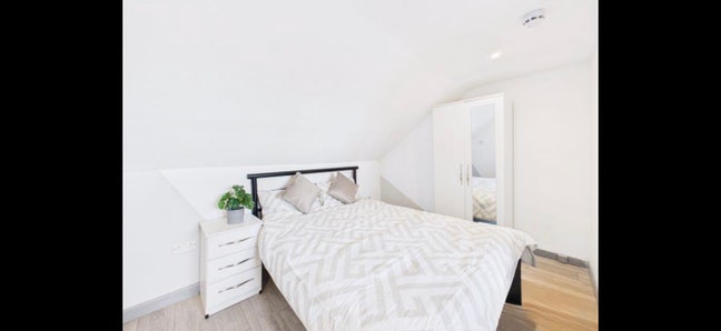 New Modern Large double Rooms! Main Photo