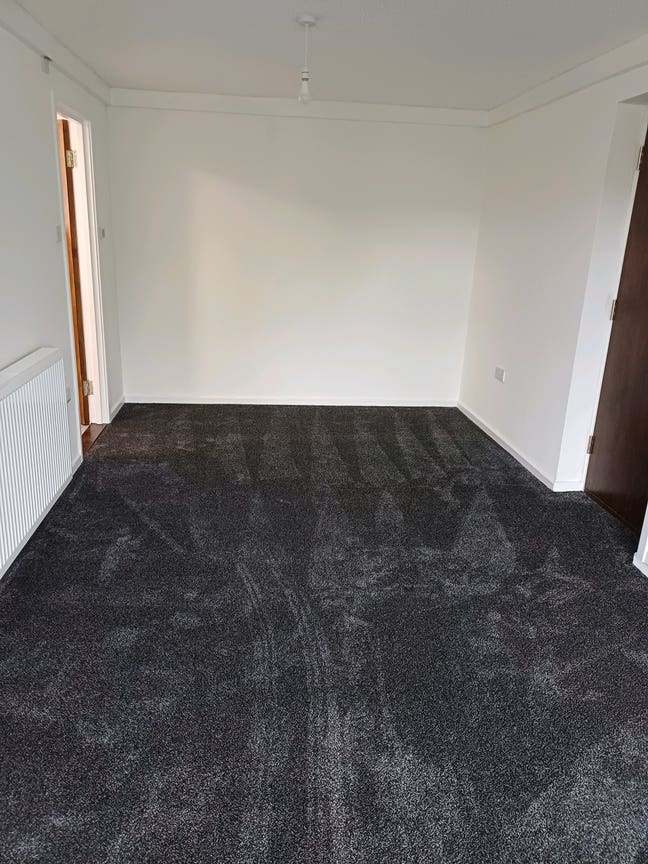 Small studio flat with balcony & parking  Main Photo