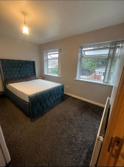 🏡 Spacious Rooms Available in a Friendly House ✨ Main Photo