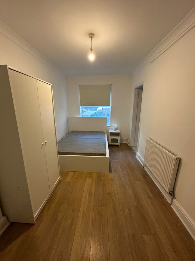 Newly Refurbished Room in Stratford E15 Main Photo