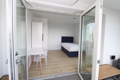 Bright rooms/cinema/gym 5 min away jubilee line Main Photo