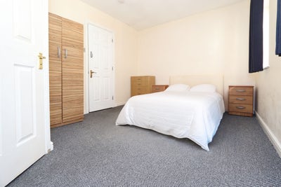Massive Rooms- Move in Now! Main Photo