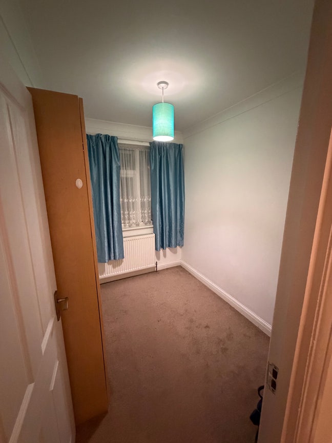 1 Box room available immediately - TW76HA Main Photo