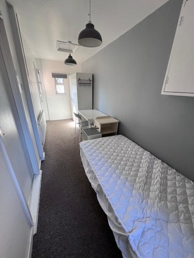 Single Room with garden access available to rent Main Photo