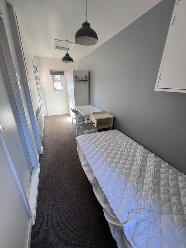 Single Room with garden access available to rent Main Photo