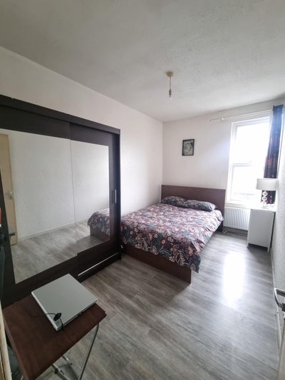 Room to rent in shared accommodation  Main Photo