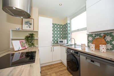 Takeover tenancy for two double bedrooms  Main Photo