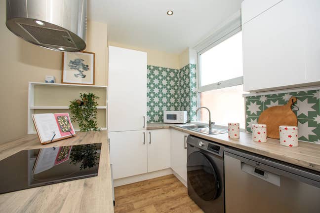Takeover tenancy for two double bedrooms  Main Photo