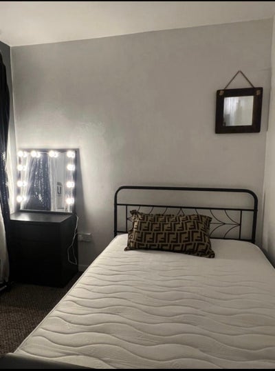 Big double room available now Main Photo