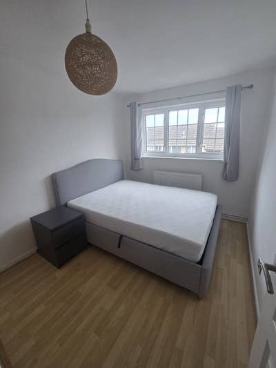 2 double rooms available bracknell  Main Photo