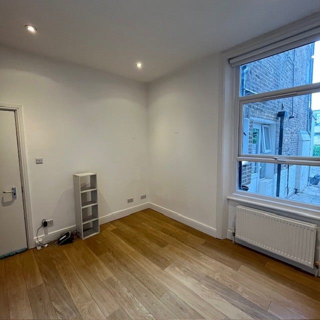 Studio Flat including most bills with  "back yard" Main Photo