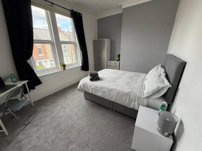 Refurbished 5 bed 2 bath property, all bills inc Main Photo