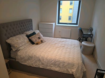 Spacious double room in lovely New Islington block Main Photo