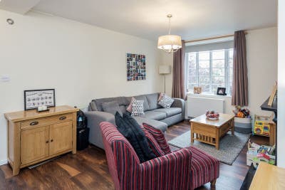 2 Bedroom Flat to Rent in SE16 Main Photo