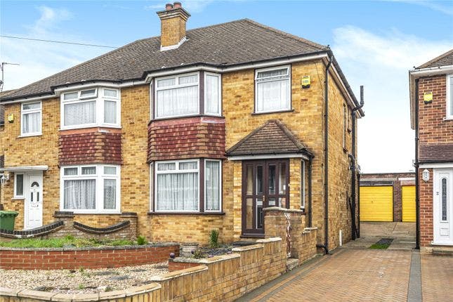 Student Friendly house nearby the Brunel Uni Main Photo