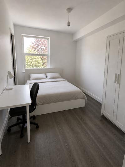 Newly Refurbished Double Room in Stratford E15 Main Photo