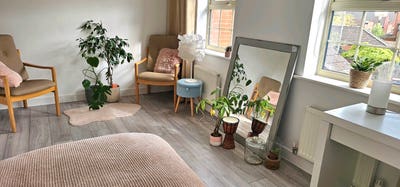 Newly Renovated Double Room in Peaceful Home Main Photo