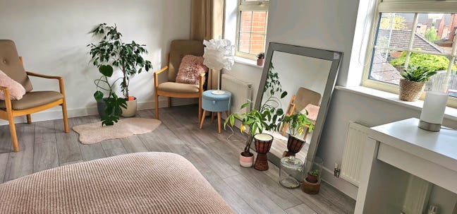 Newly Renovated Double Room in Peaceful Home Main Photo