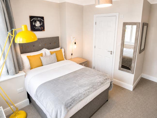 Stunning, Large Ensuite Room! Amazing Location Main Photo