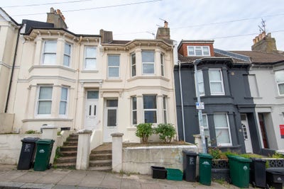 December: Bills inc, Huge Rooms, No Deposit Main Photo