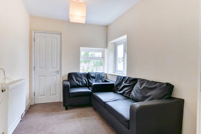 December: Bills inc, Huge Rooms, No Deposit Main Photo