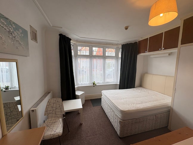 Self contained double room with kitchenette Main Photo