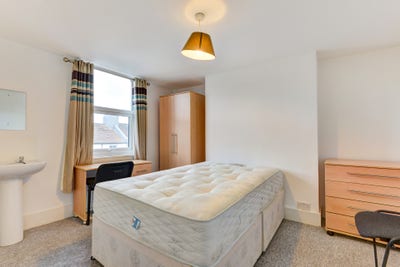 No Deposit: August, Bills Inc Main Photo