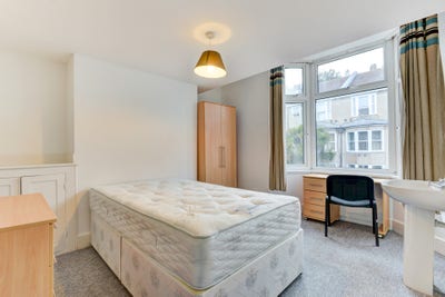 Girls house 👧🏽 - Bills inc & No Deposit  Main Photo