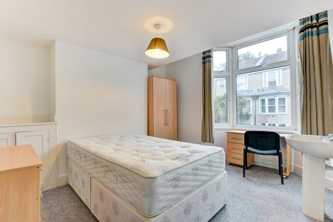 Girls house 👧🏽 - Bills inc & No Deposit  Main Photo