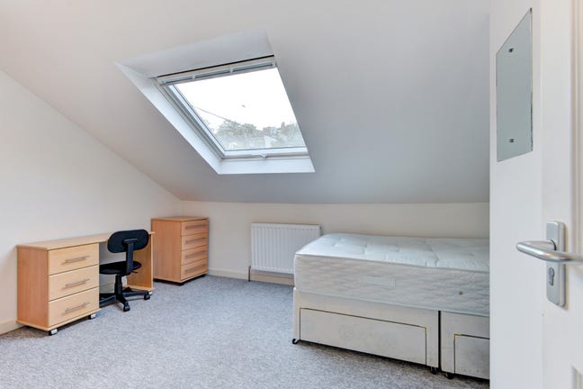 Girls house 👧🏽 - Bills inc & No Deposit  Main Photo