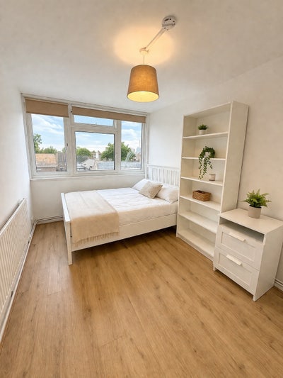 2 double rooms in Camberwell available now! (18S) Main Photo