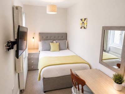 Elegant Rooms walking distance to the Town Centre Main Photo
