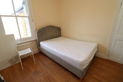 New beautiful room in Mile End E3 to move ASAP Main Photo
