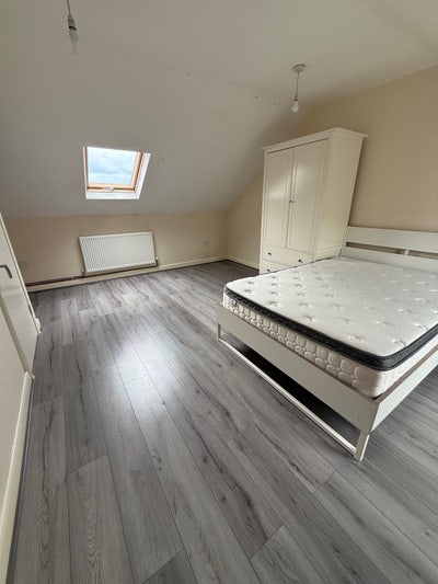 Private Double room for rent Main Photo