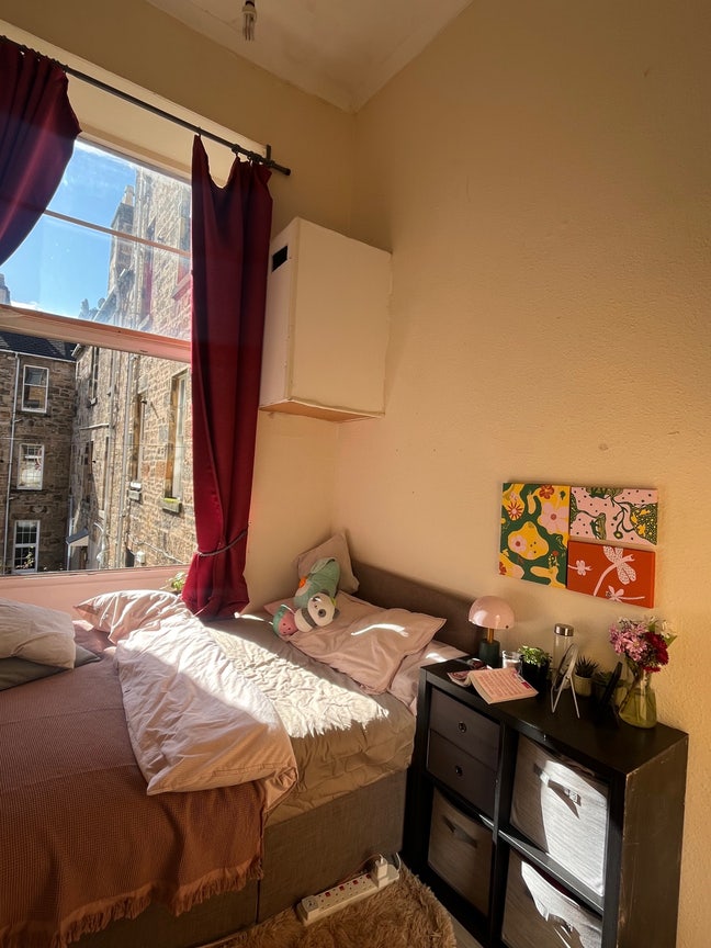 Looking for a flatmate to replace me. Main Photo