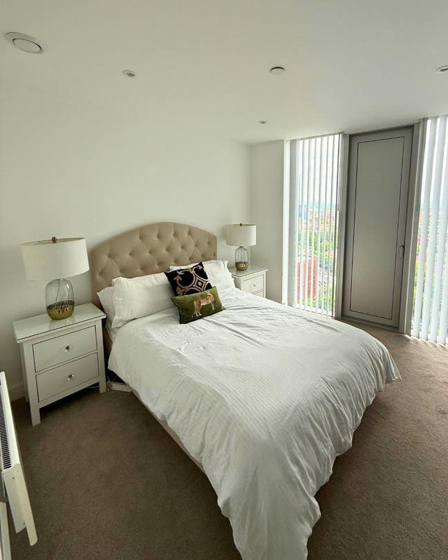 South facing room & bathroom, Deansgate Square Main Photo