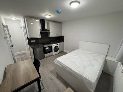 *Modern Furnished Studio Flat to Rent – IG3 Main Photo