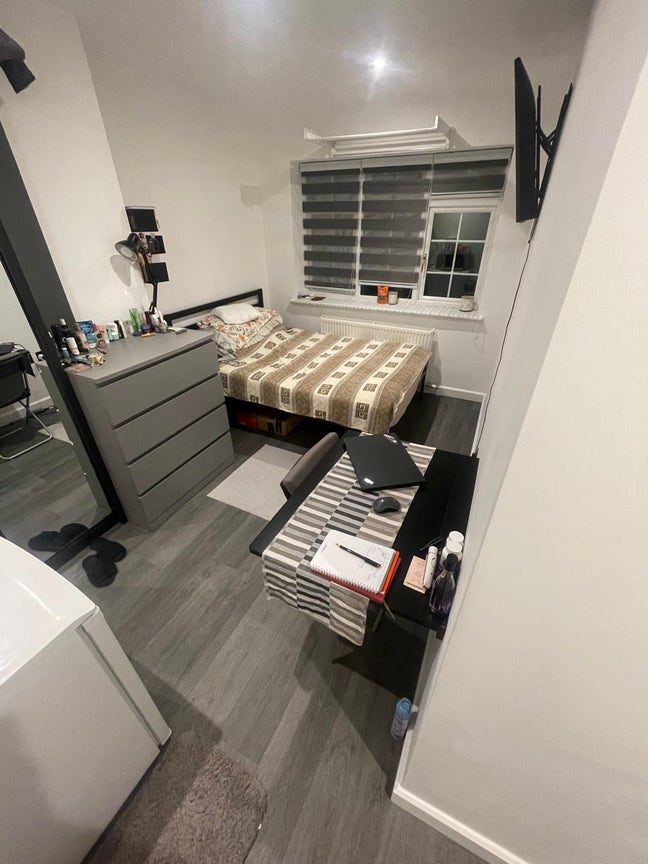     Clean Double Room – 18 min to London Main Photo