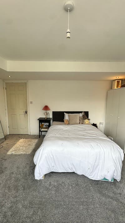 Double bedroom to let with all bills included Main Photo