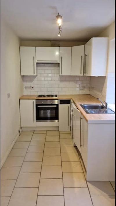 Lovely 2 Bedroom House with Garden Main Photo
