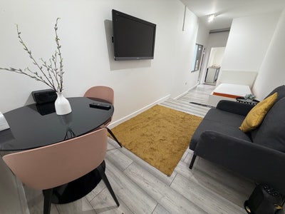 Studio flat newly refurbished  Main Photo