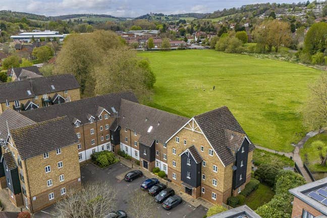 1 Bed Flat, Wye Gardens, HP12 Main Photo