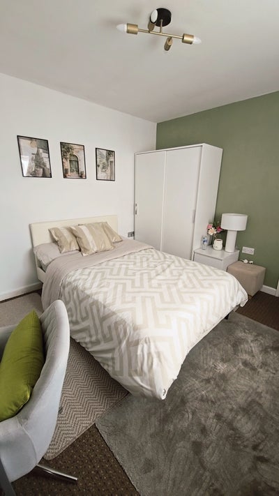 Room for Rent - Comfortable & Well Located.  Main Photo