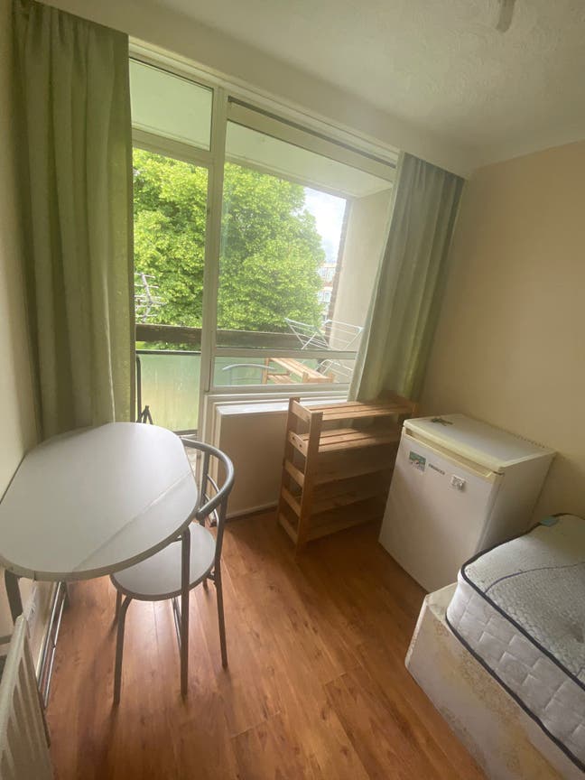 Single room in Stepney  Main Photo