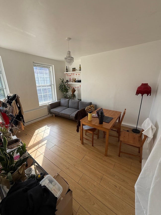 Spacious flat on Old Kent Road!  Main Photo