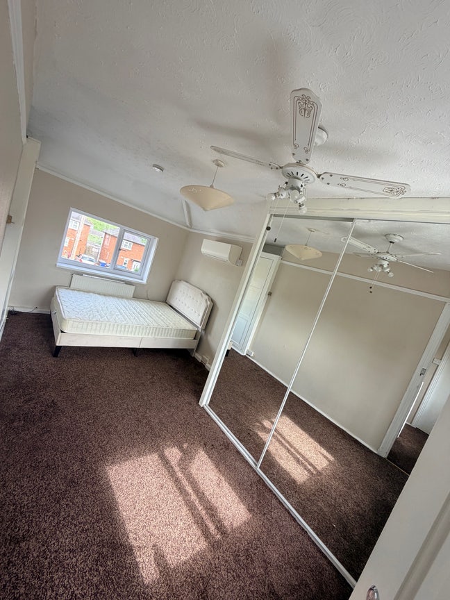Room for Rent Main Photo