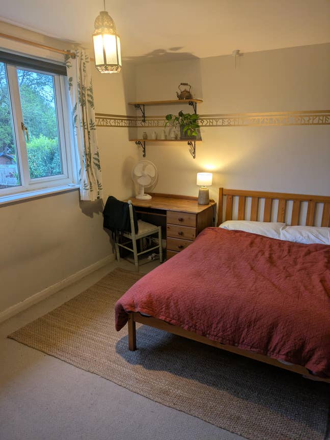Spacious double room in friendly owner occupied Main Photo