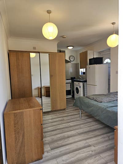 Private Studio in Heathrow  Main Photo